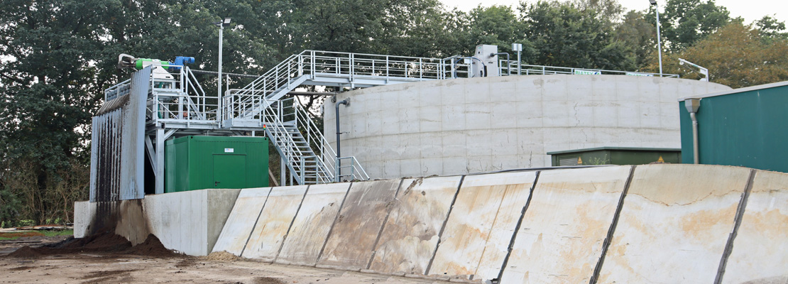 Behlter von hinten mit container